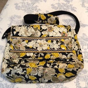 EUC Vera Bradley messenger laptop bag